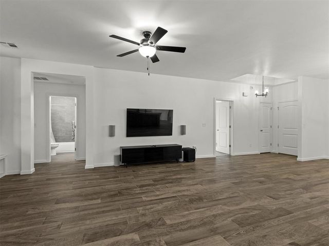 2429 Creekview Drive, Moore, OK 73160
