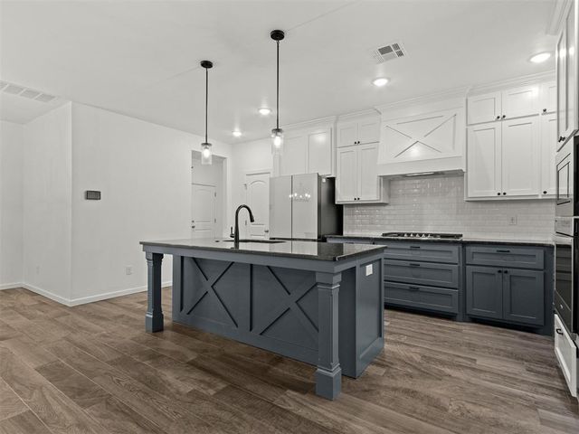 2429 Creekview Drive, Moore, OK 73160