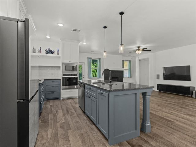 2429 Creekview Drive, Moore, OK 73160