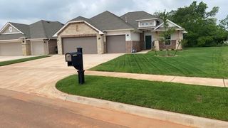 2429 Creekview Drive, Moore, OK 73160