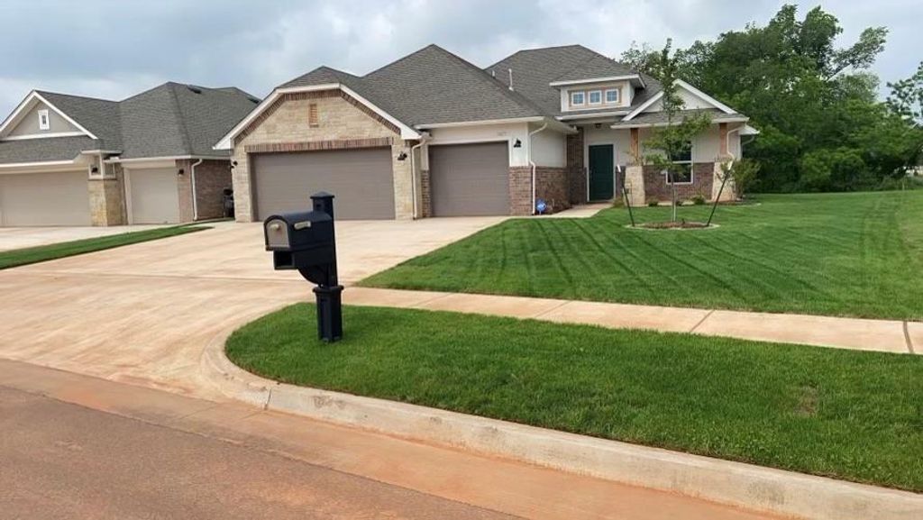 2429 Creekview Drive, Moore, OK 73160