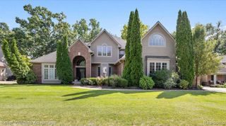 2282 Sandlewood Drive, White Lake, MI 48383