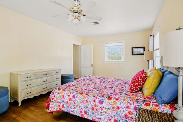 909 E Market St, Sinton, TX 78387