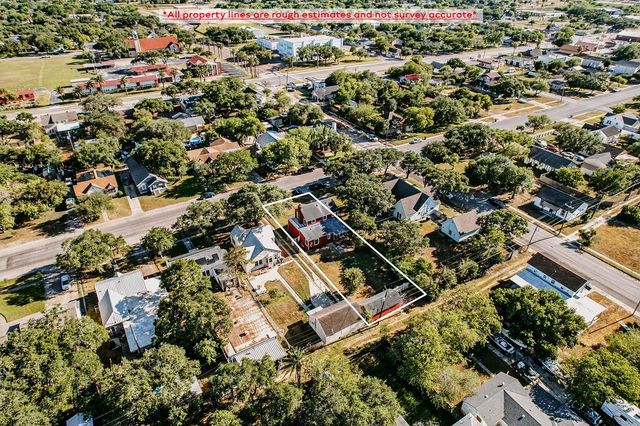 909 E Market St, Sinton, TX 78387