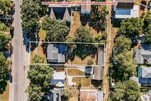 909 E Market St, Sinton, TX 78387