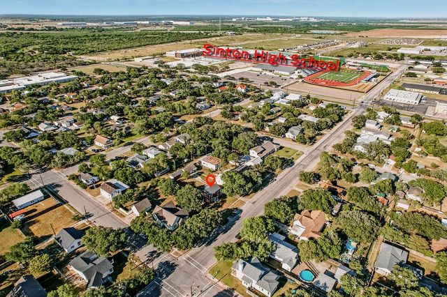 909 E Market St, Sinton, TX 78387