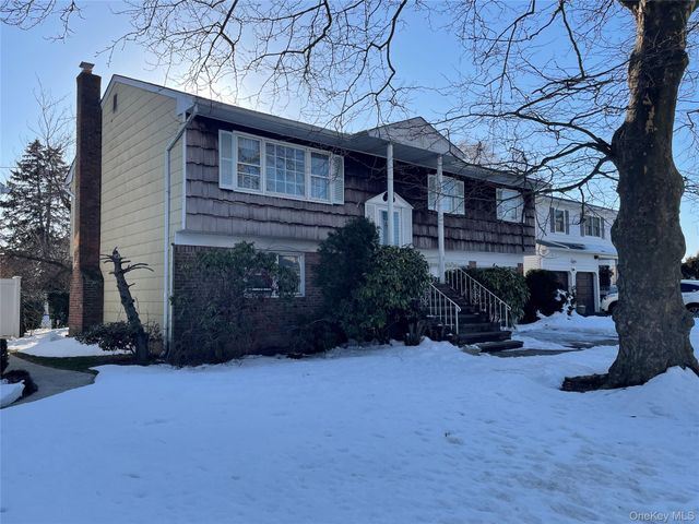 840 Robin Court, Baldwin, NY 11510