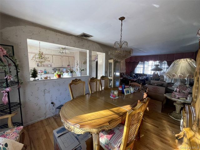 840 Robin Court, Baldwin, NY 11510