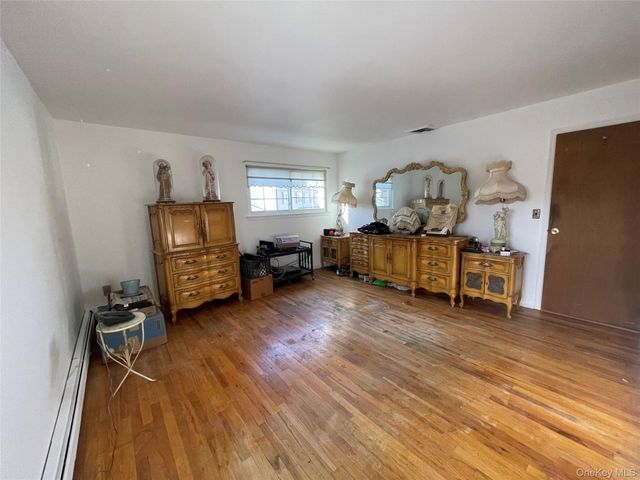 840 Robin Court, Baldwin, NY 11510