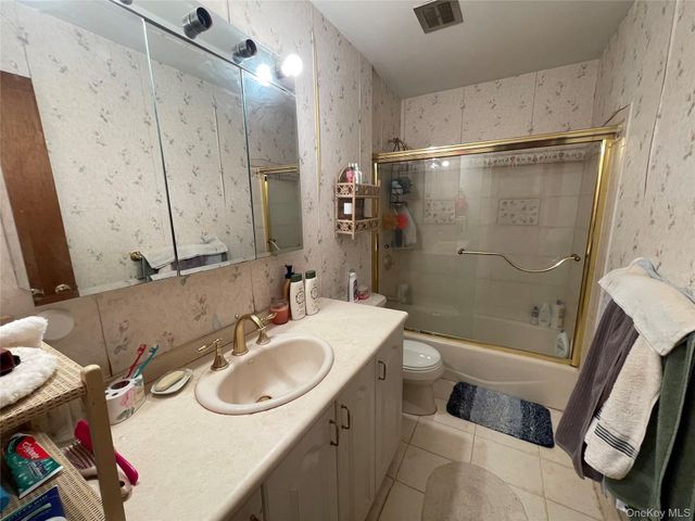 840 Robin Court, Baldwin, NY 11510