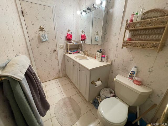 840 Robin Court, Baldwin, NY 11510