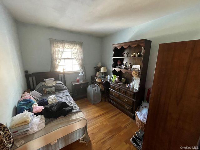 840 Robin Court, Baldwin, NY 11510