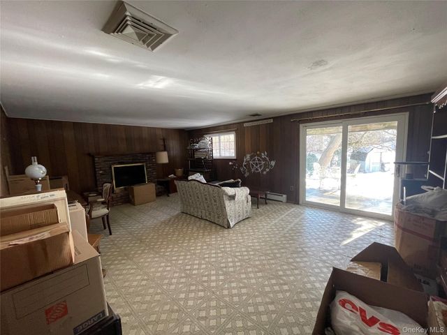 840 Robin Court, Baldwin, NY 11510