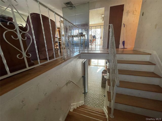 840 Robin Court, Baldwin, NY 11510