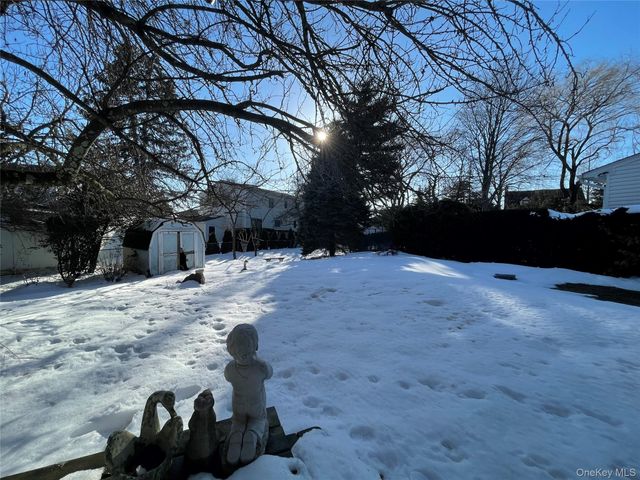 840 Robin Court, Baldwin, NY 11510