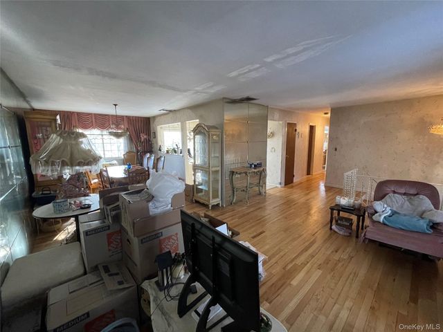 840 Robin Court, Baldwin, NY 11510