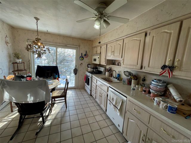 840 Robin Court, Baldwin, NY 11510