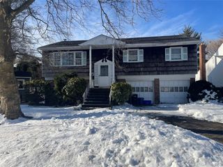 840 Robin Court, Baldwin, NY 11510