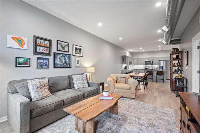 3809 Liberty Ave 303, Lawrenceville, PA 15201