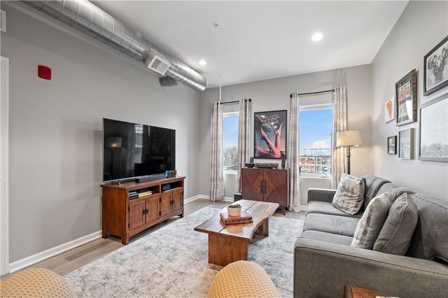 3809 Liberty Ave 303, Lawrenceville, PA 15201