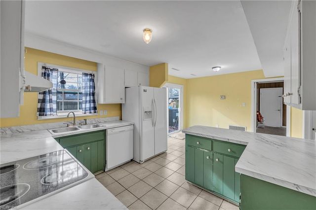 1058 Clipper DR, Hampton, VA 23669