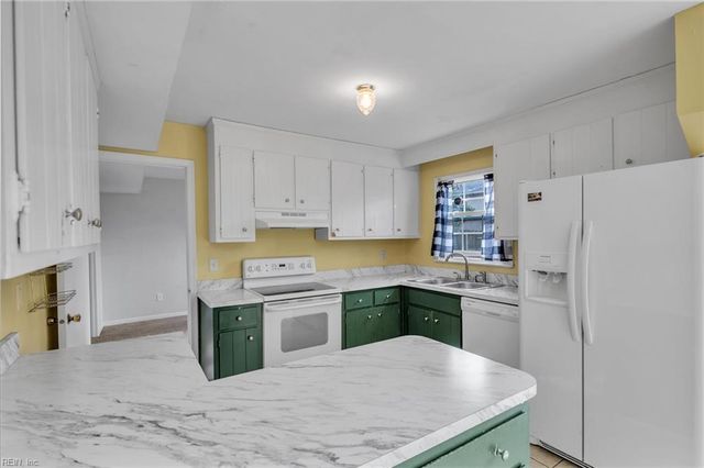 1058 Clipper DR, Hampton, VA 23669