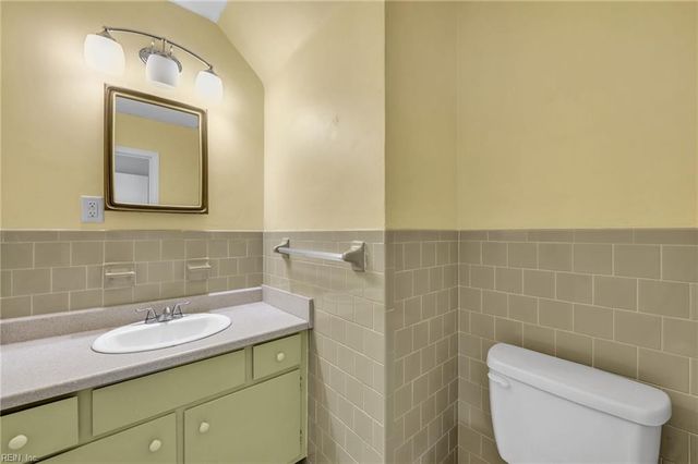 1058 Clipper DR, Hampton, VA 23669