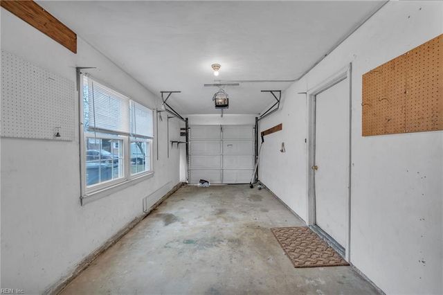 1058 Clipper DR, Hampton, VA 23669