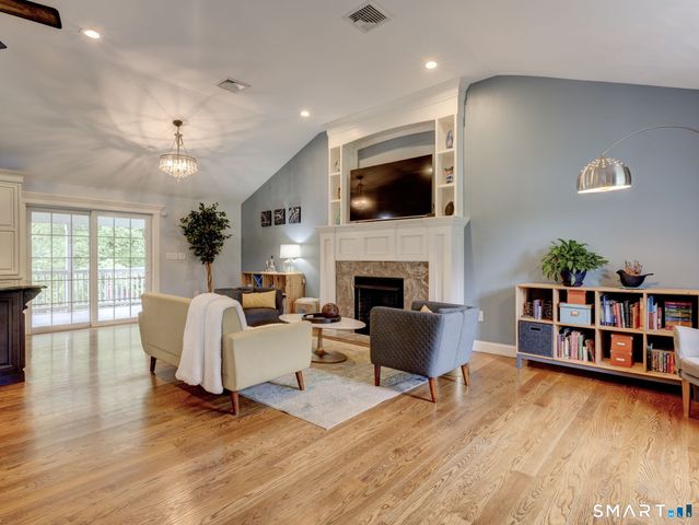 111 Woodfield Crossing, Glastonbury, CT 06033