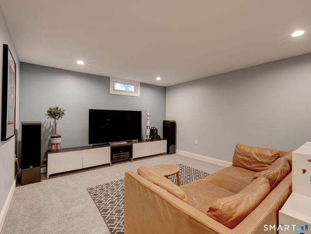 111 Woodfield Crossing, Glastonbury, CT 06033