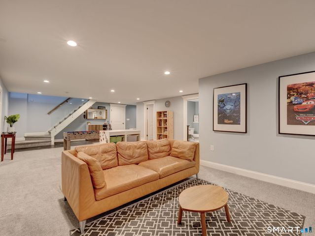 111 Woodfield Crossing, Glastonbury, CT 06033