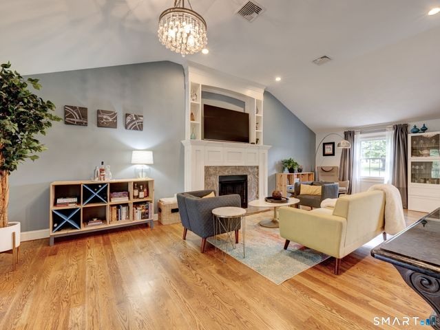 111 Woodfield Crossing, Glastonbury, CT 06033