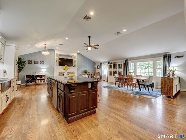 111 Woodfield Crossing, Glastonbury, CT 06033