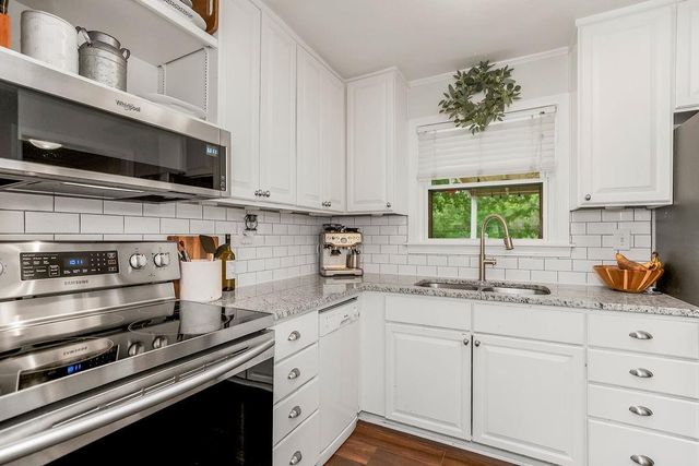 2613 W 76th Street, Prairie Village, KS 66208