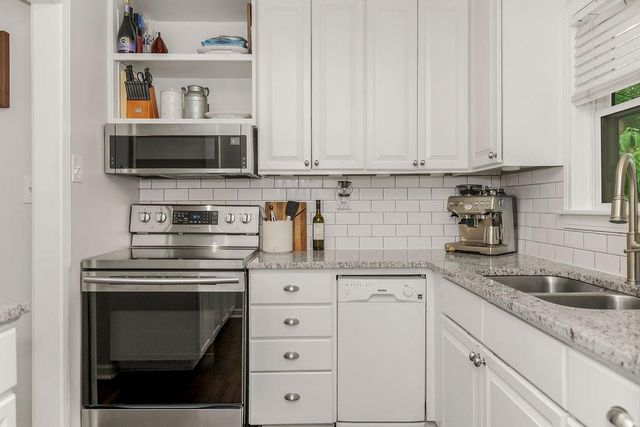 2613 W 76th Street, Prairie Village, KS 66208