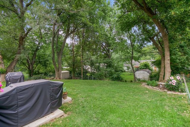 2613 W 76th Street, Prairie Village, KS 66208