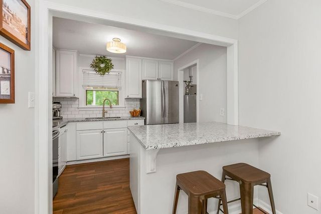 2613 W 76th Street, Prairie Village, KS 66208