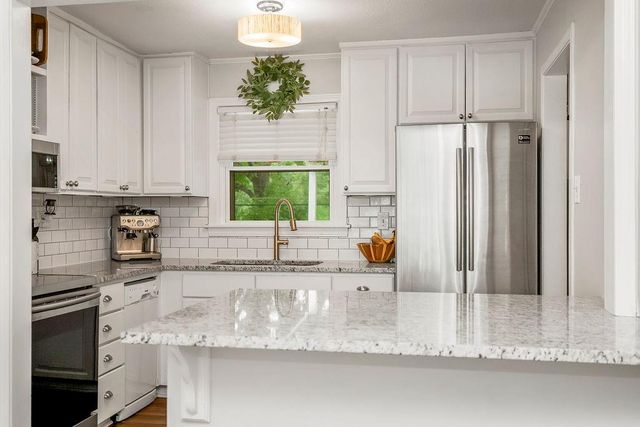 2613 W 76th Street, Prairie Village, KS 66208