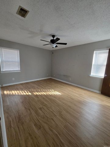 35 Bradford Drive, Little Rock, AR 72227