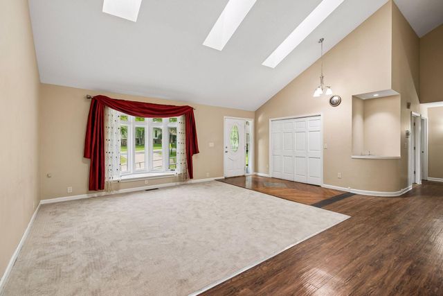 9934 Maple Avenue, Bloomington, MN 55431