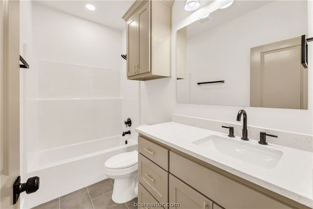 209 Lock Lane, Bryan, TX 77803