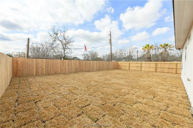 209 Lock Lane, Bryan, TX 77803