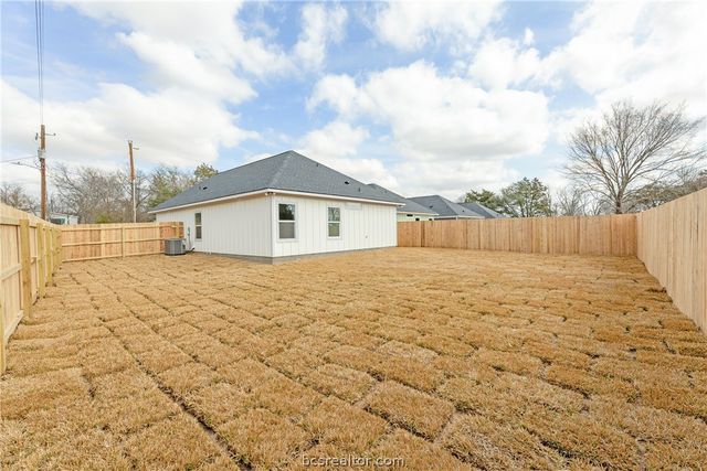 209 Lock Lane, Bryan, TX 77803