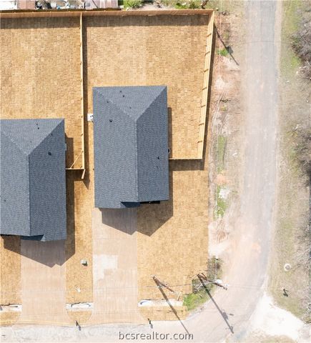 209 Lock Lane, Bryan, TX 77803