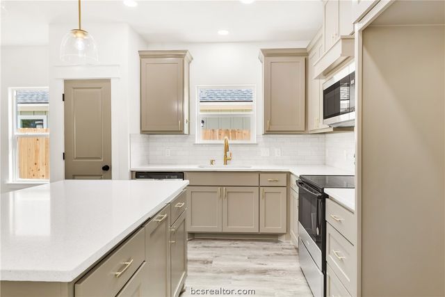 209 Lock Lane, Bryan, TX 77803