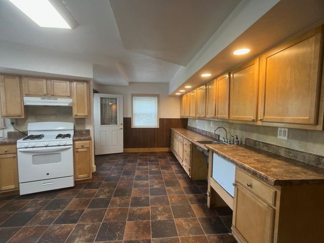 616 N Oakland Avenue, Carbondale, IL 62901