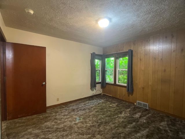 616 N Oakland Avenue, Carbondale, IL 62901