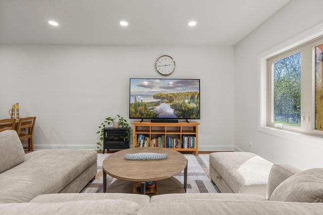 2655 N Barclay Street, Maplewood, MN 55109