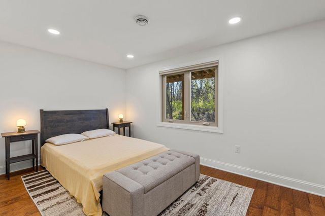 2655 N Barclay Street, Maplewood, MN 55109