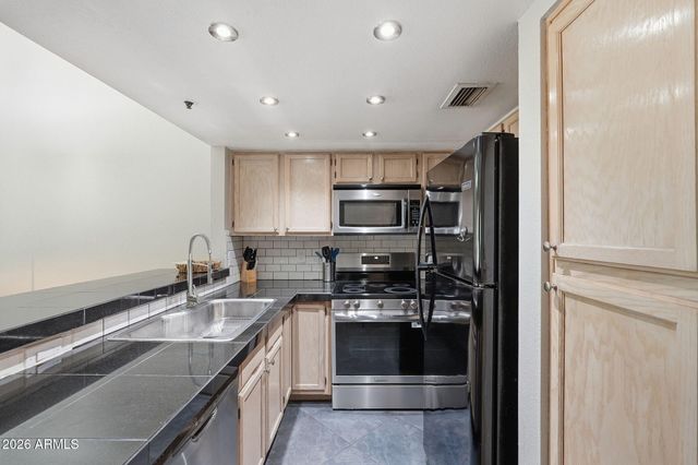 100 E FILLMORE Street 216, Phoenix, AZ 85004